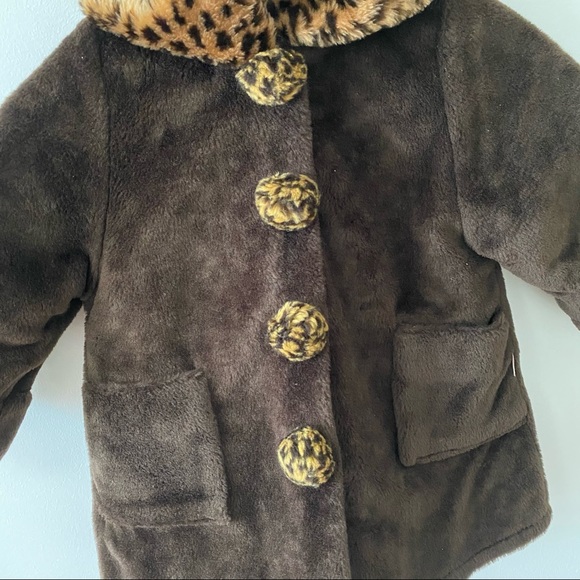 VINTAGE FAUX FUR BROWN COAT WITH BUILT IN SCARF - Picture 3 of 9